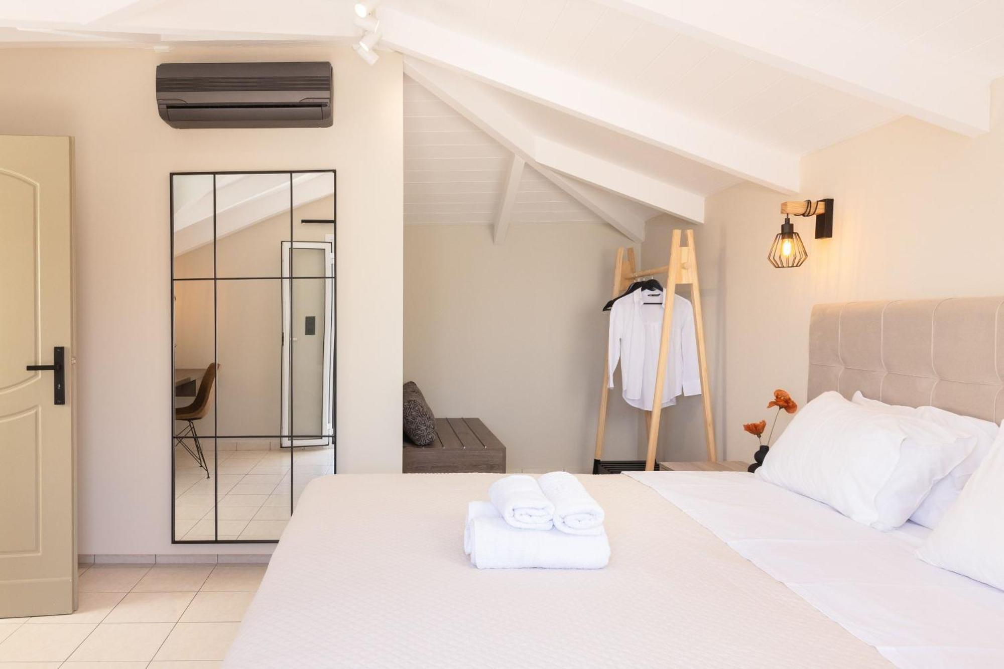 Manthos Beachfront * Laganas